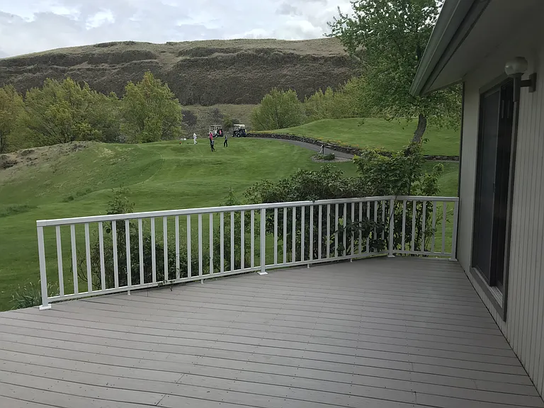 3910 Lakeview Dr — Photo 5