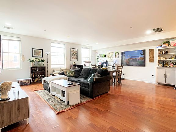 2nd image of 1504 Fairmount Ave #D