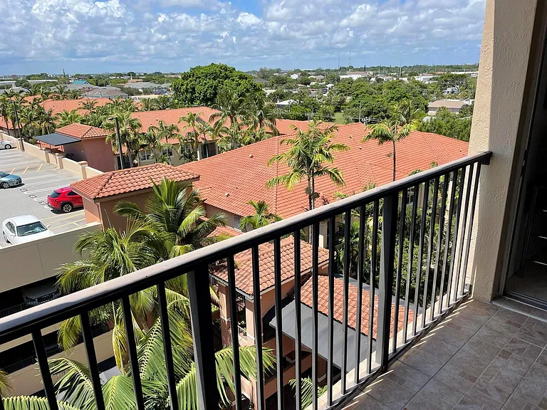 1801 N Flagler Dr #818 — Photo 14