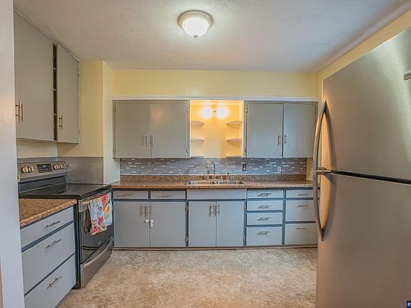 3rd image of 835 7th Ave