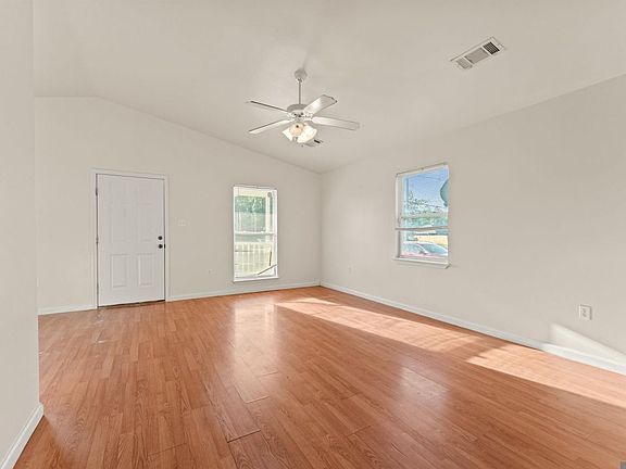 3rd image of 370 Cedar Ln