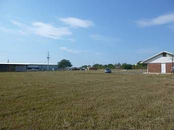 3rd image of 240 Country Ln