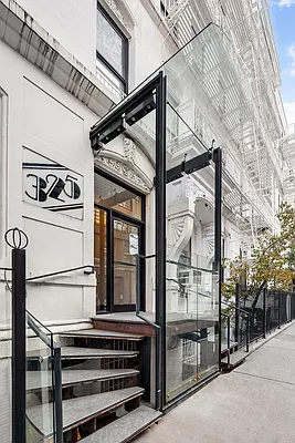 Sold by R New York | media 9