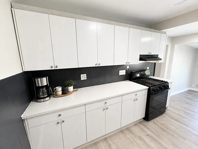 20741 Curie — Photo 14