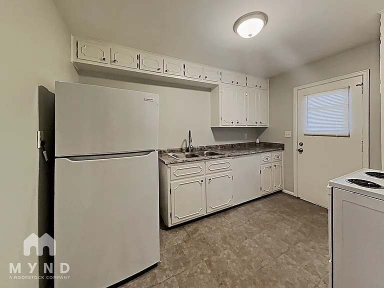 108 Rose Dr — Photo 3