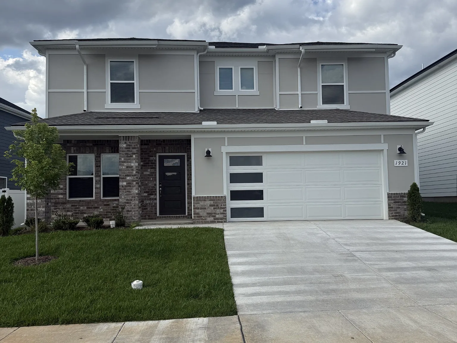 4 bed, 2.5 bath, 2491 sqft, $2,850 — Photo 1