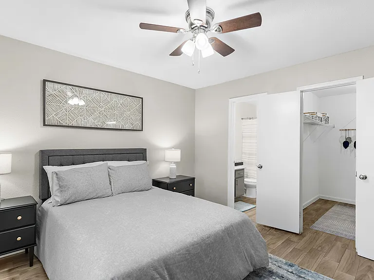 Sonoma Apartments — Photo 10