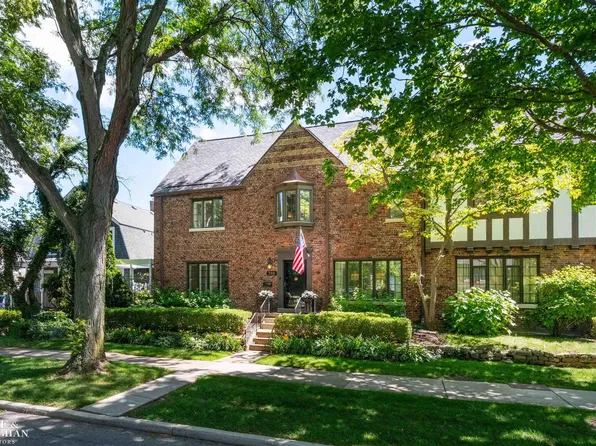 398 Rivard Blvd, Grosse Pointe, MI 48230