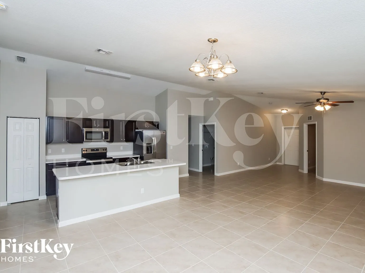 4 bed, 2.0 bath, 1833 sqft, $2,330 — Photo 4