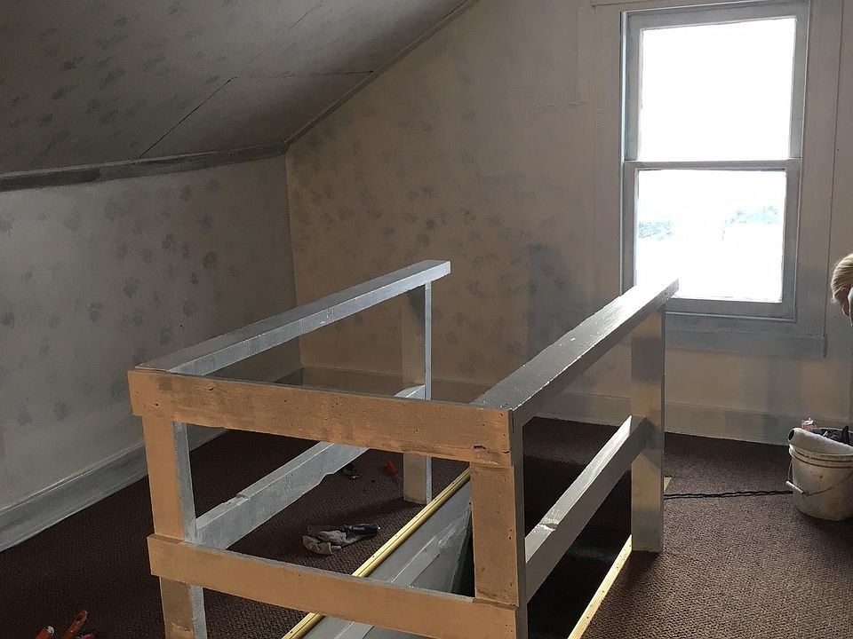 2nd image of 208 4th St