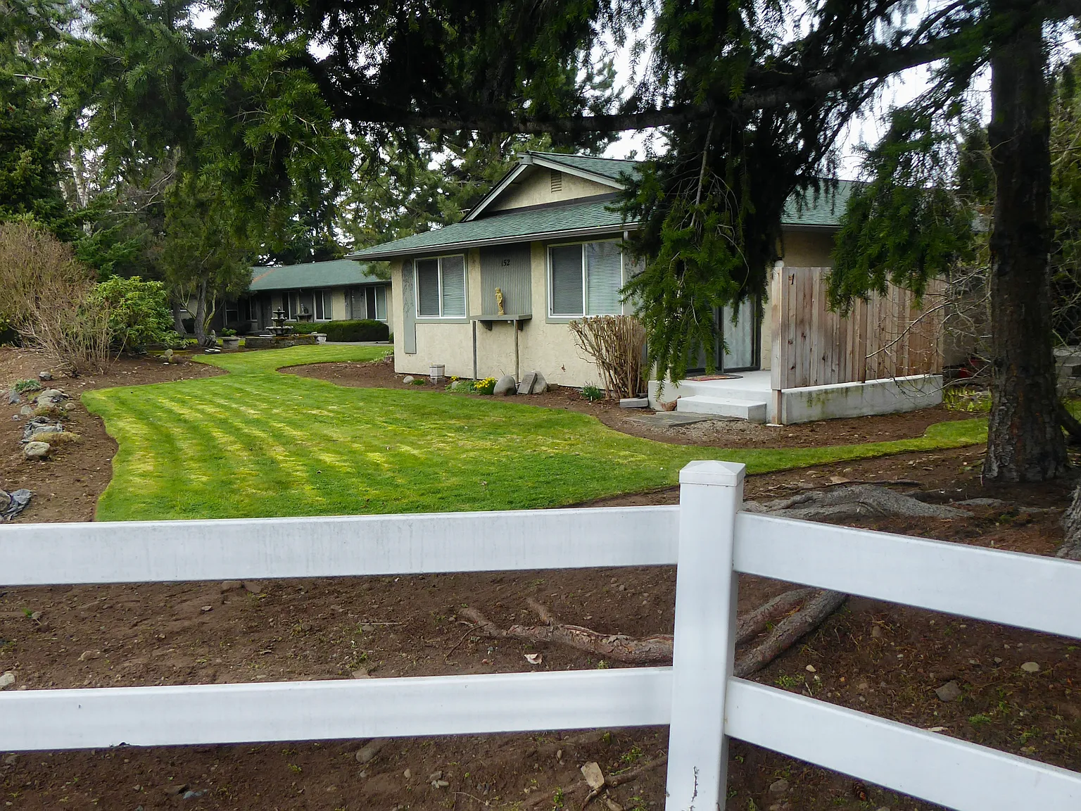 152 W Hendrickson Road — Photo 2