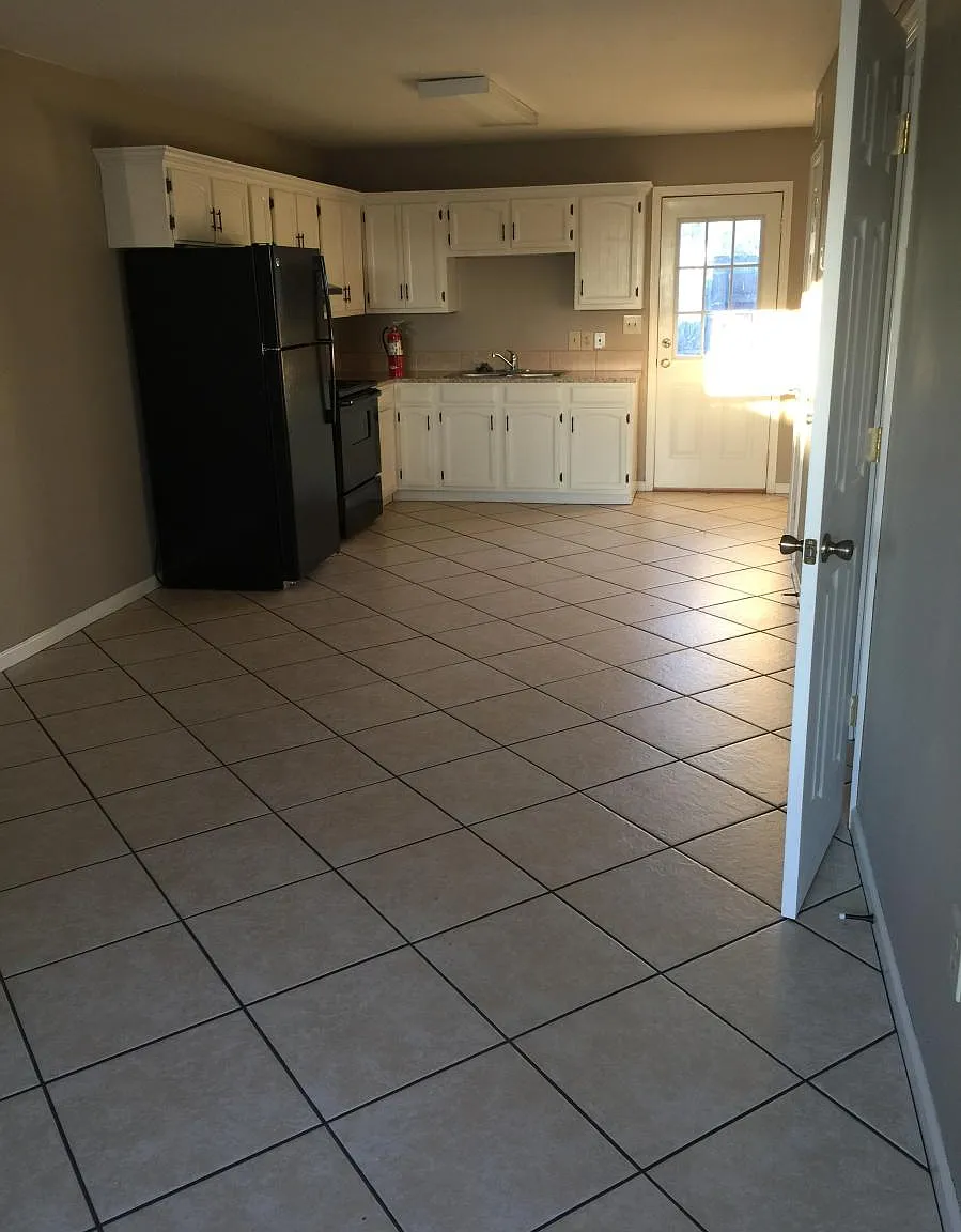 620 Easy Street — Photo 2