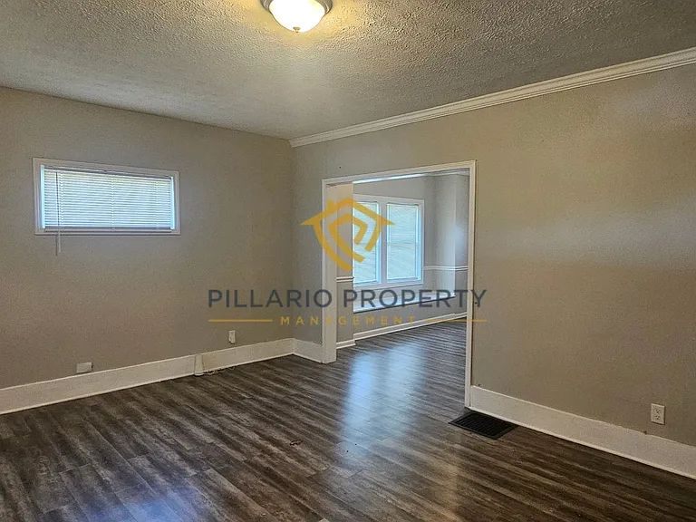 619 N Sherman Dr — Photo 15