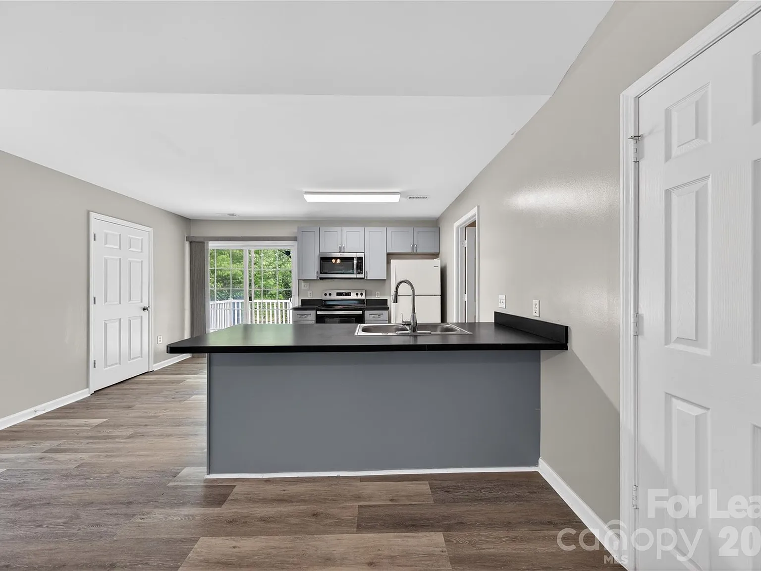 3 bed, 2.0 bath, 1134 sqft, $1,695 — Photo 4