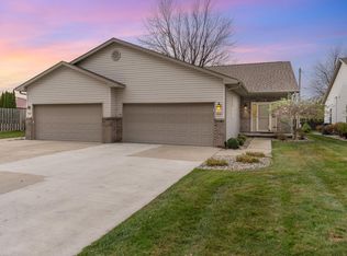 4807 Hidden Pines Ct, Midland, MI 48640