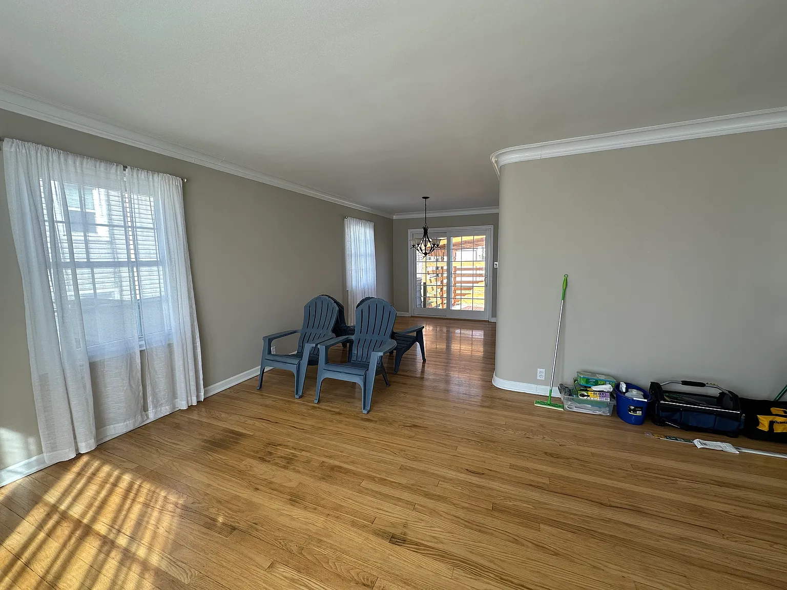 4 bed, 2500 sqft, $2,900 — Photo 3