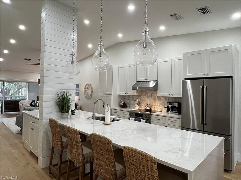 7087 Barrington Cir #201 — Photo 32