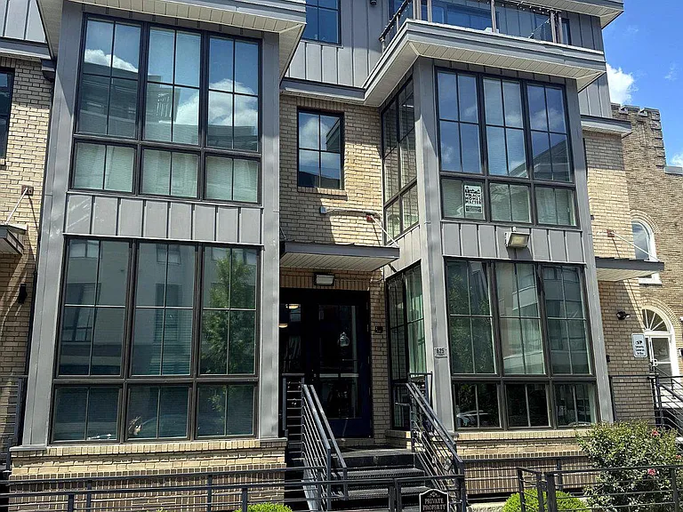 625 Park Rd NW — Photo 2