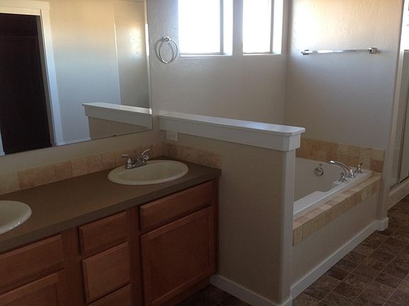 MBR Sinks, Tub & Shower