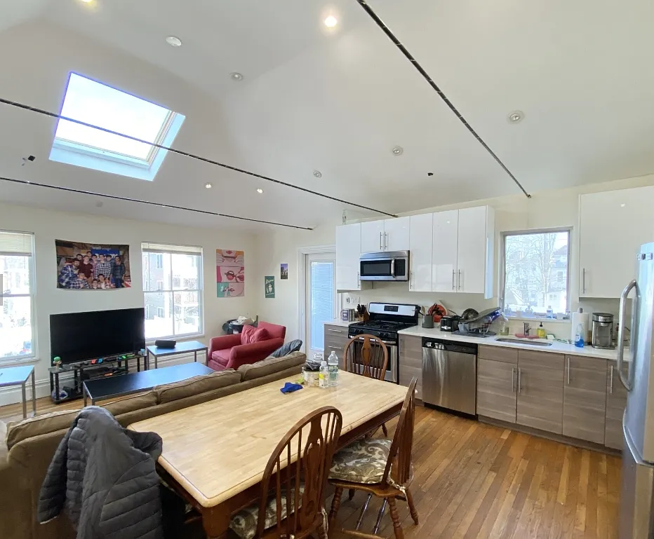 6 bed, $6,900 — Photo 1
