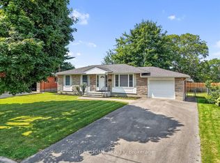 43 Monarch Park Dr, Saint Catharines, ON L2M3K8