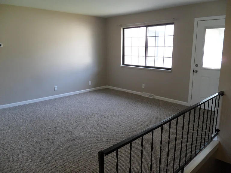 5526 Humbert Rd — Photo 4