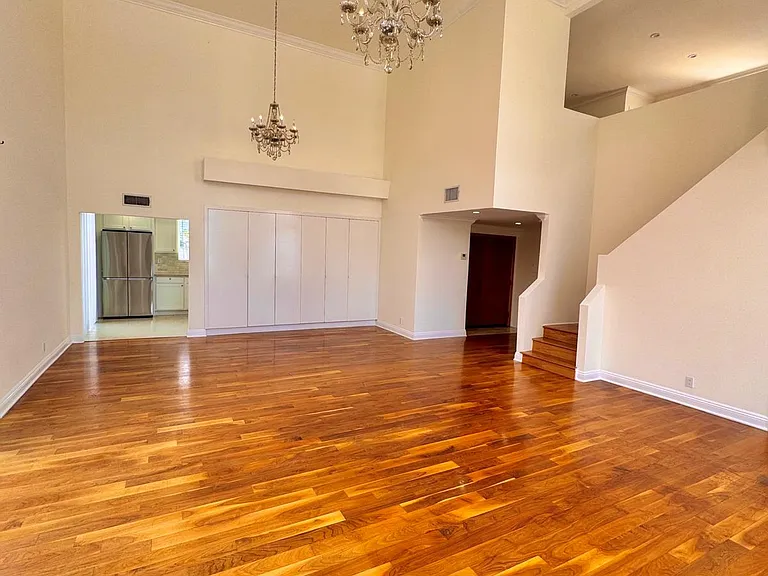 11812 Gorham Ave #Penthouse 1 — Photo 7