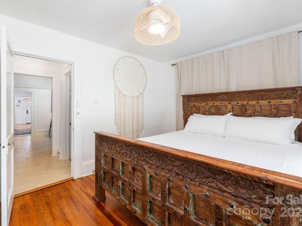 charlotte-north-carolina-2078154998 picture