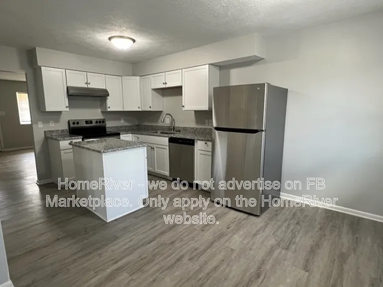 809 Spring Valley Dr — Photo 4