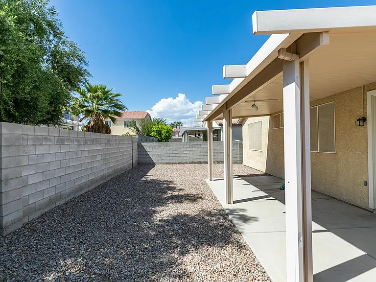 5647 Indian Springs St — Photo 32