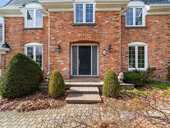 4th image of 32 Cherokee Rd