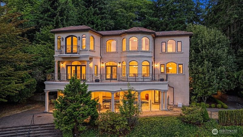 2nd image of 1465 Evergreen Point Road