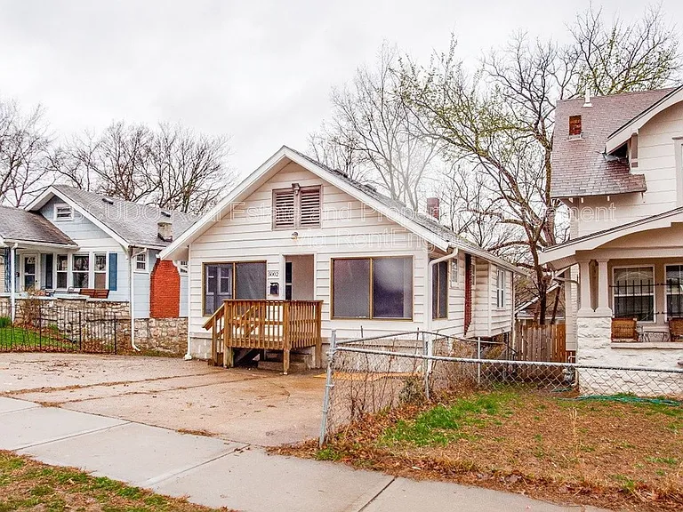5002 Euclid Ave E — Photo 2