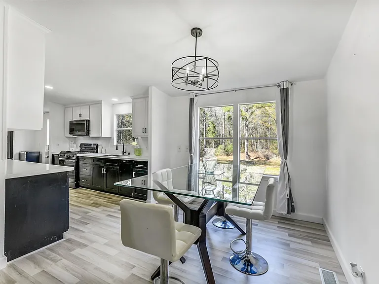 21507 Juliann Alyes — Photo 14