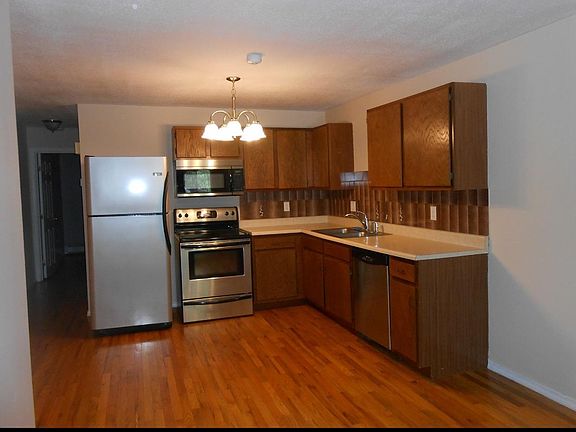 2nd image of 569 Smithfield Rd APT 16