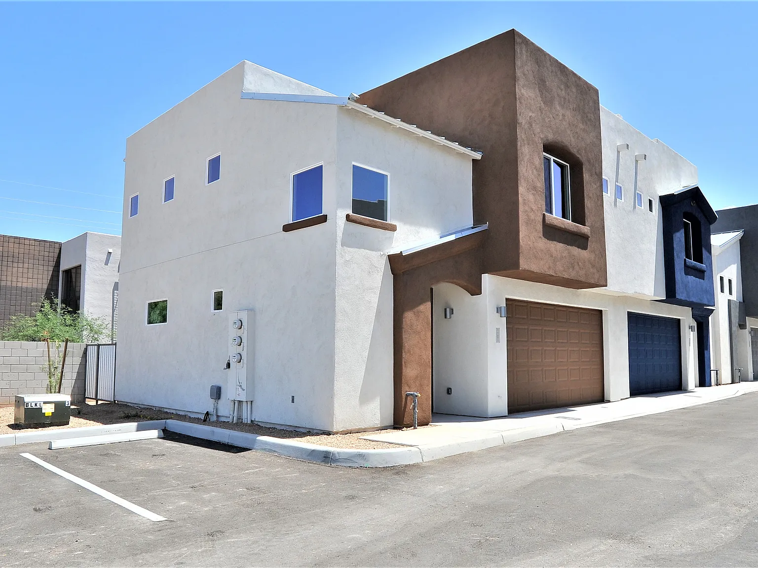 3 bed, 2.5 bath, 1500 sqft, $1,875 — Photo 2