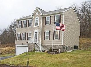360 Monteverdi Dr, Oakdale, PA 15071