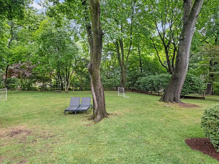 54 Park Cir — Photo 6