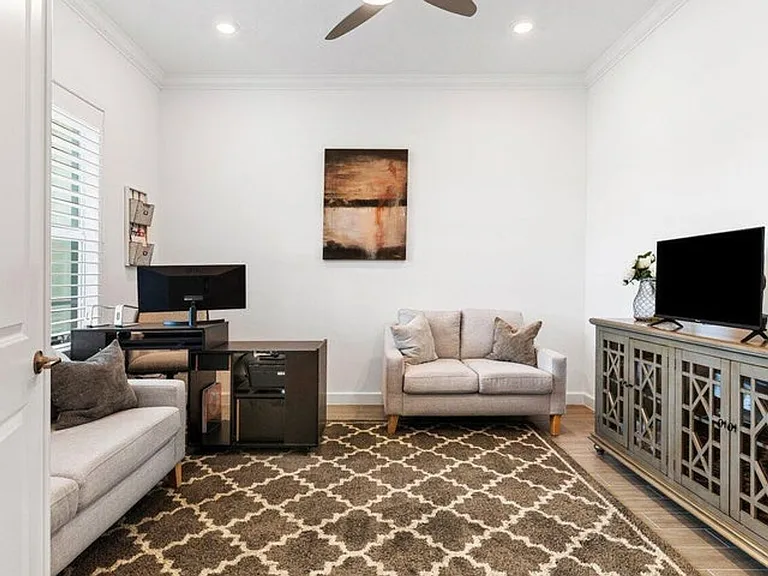 962 Castaway Ct — Photo 9