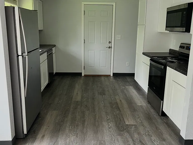 402 W Arrowhead Rd #1 — Photo 10