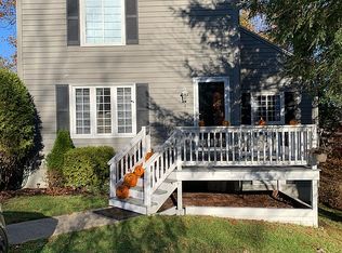 4 Crawfords Cmn, Sandown, NH 03873