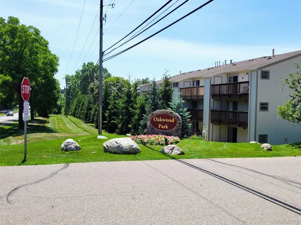 1655 Riverside Dr APT 10, Rochester Hills, MI 48309