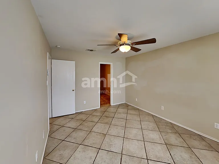 10711 N Shaenridge — Photo 10