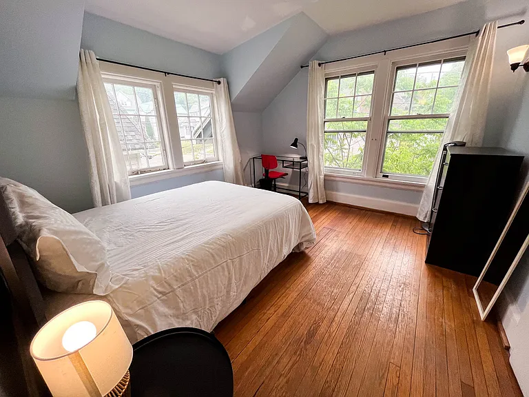 110 Linden Ave — Photo 17