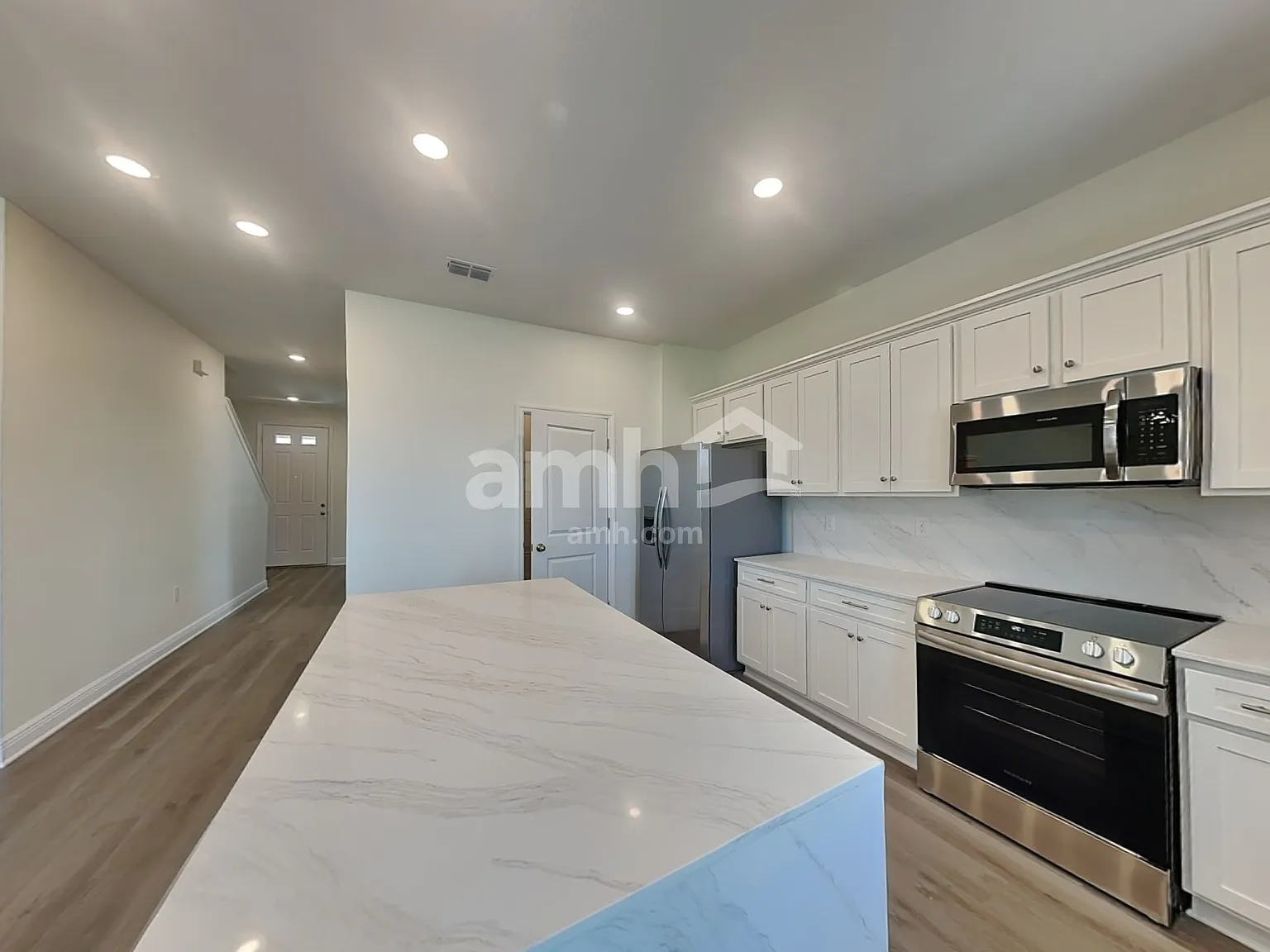 4 bed, 2.5 bath, 2449 sqft, $3,080 — Photo 3
