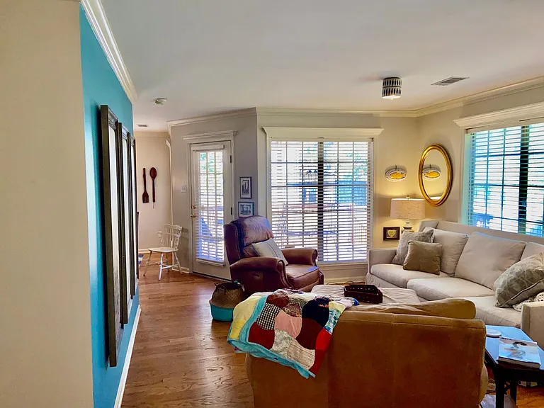 1918 Cherrybend Dr — Photo 5