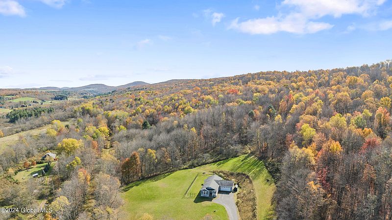 5th image of 1040 McKee Hill Road