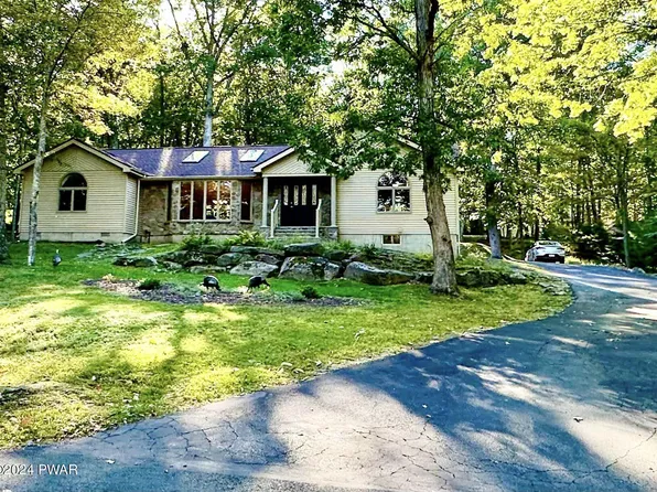 109 Falling Brook Way, Hawley, PA 18428