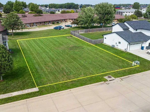 25th St, Spirit Lake, IA 51360