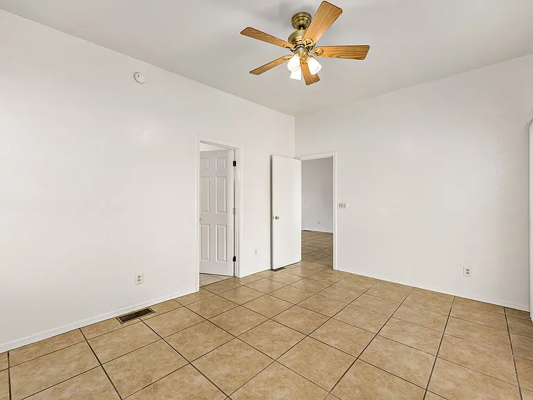 1317 N Howard Blvd — Photo 18